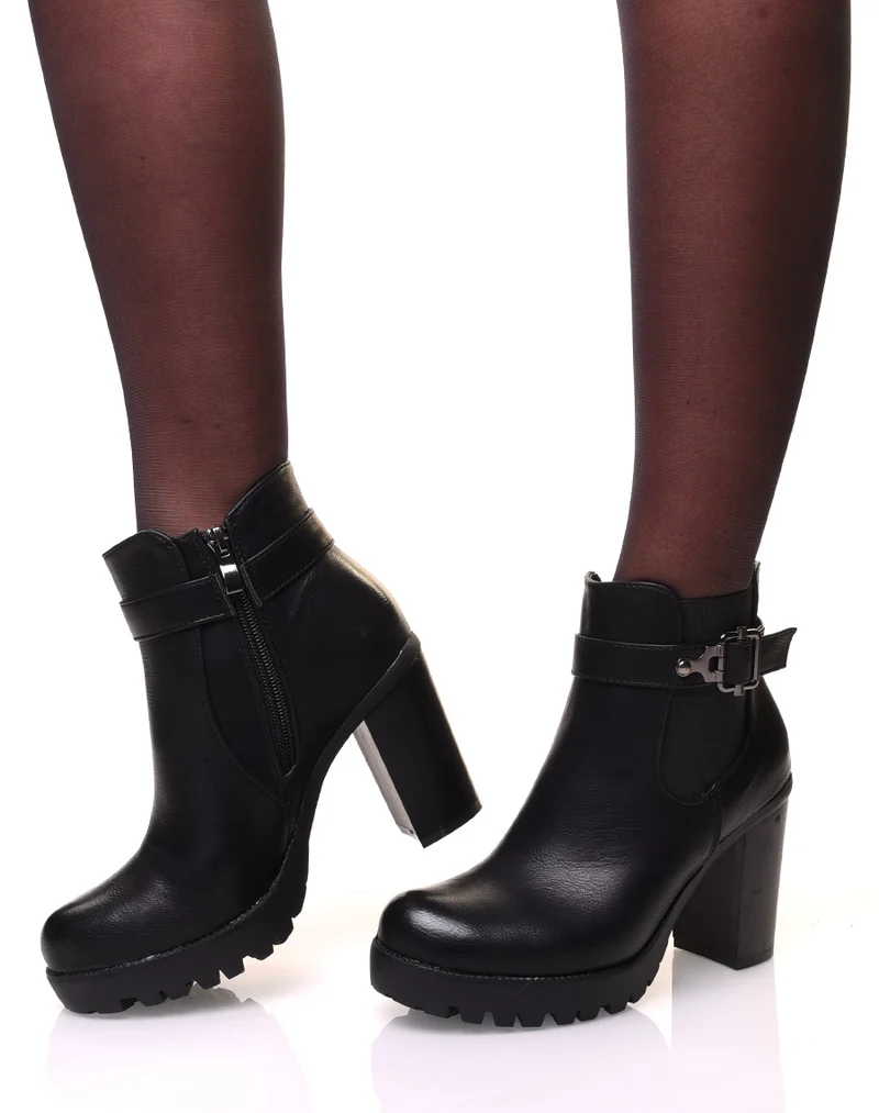 Bottines noires à talons épais à sangles