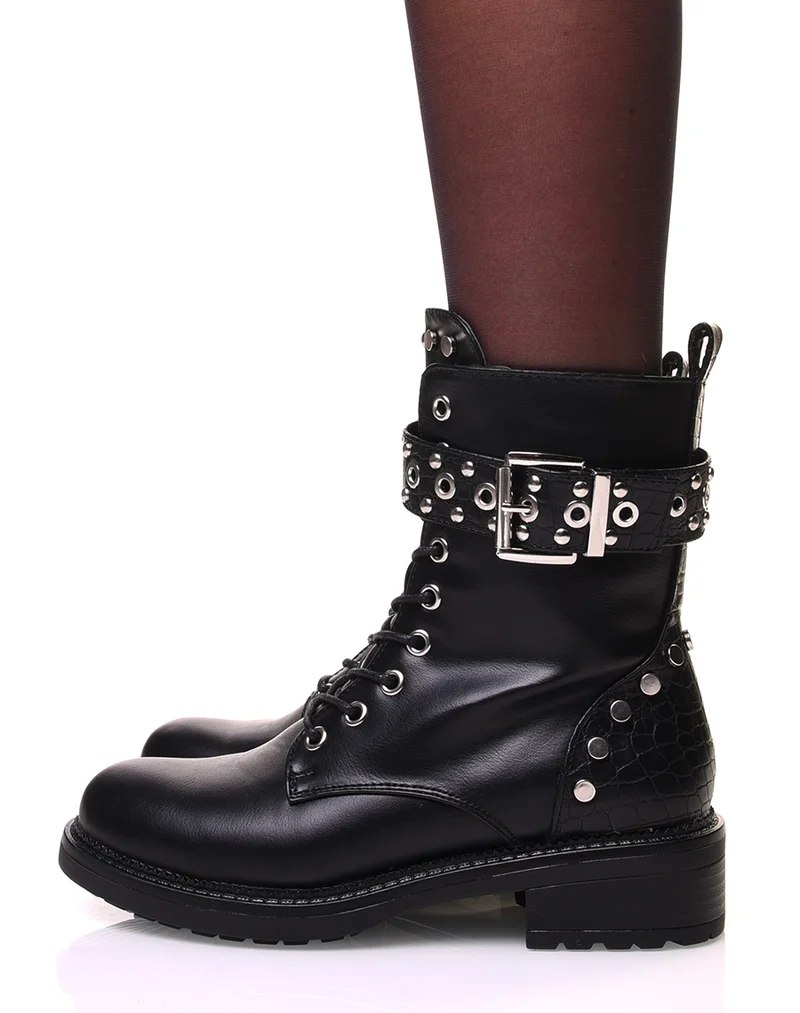 Bottines montantes noires à sangles et détails cloutés