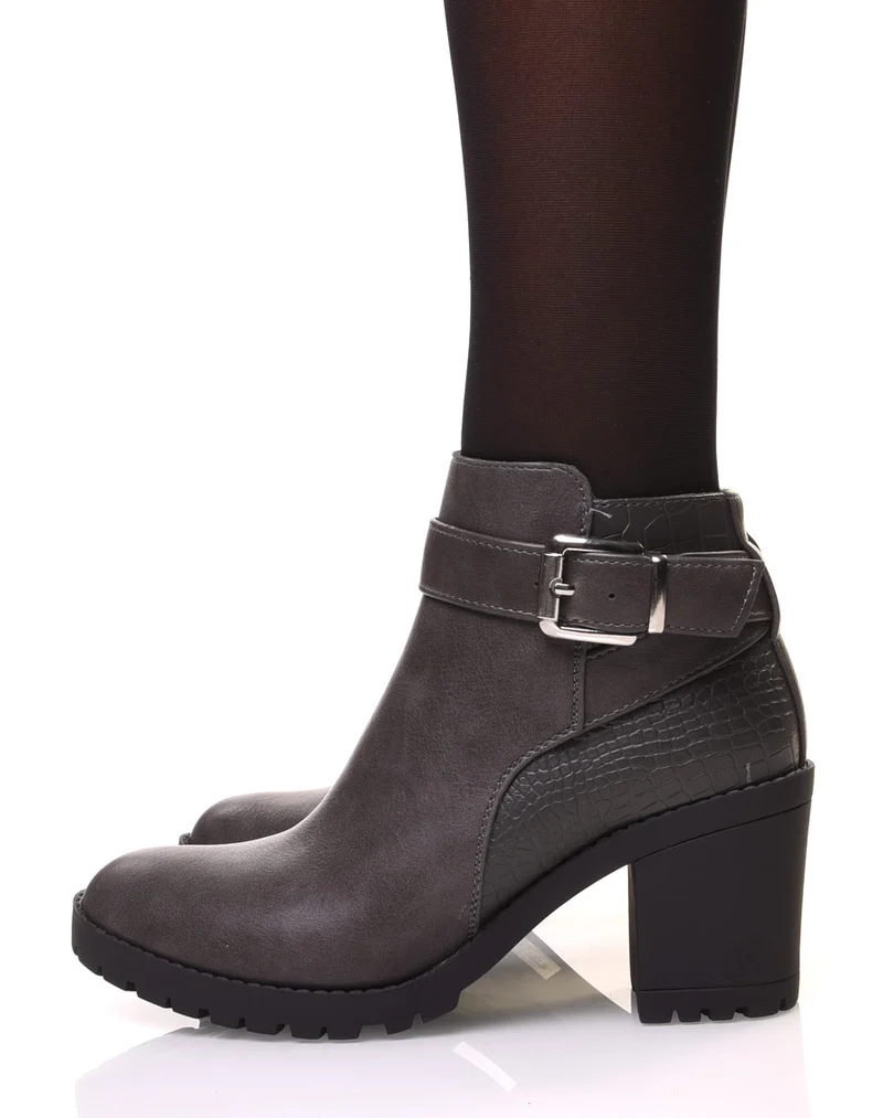 Bottines grises à talon et détails croco