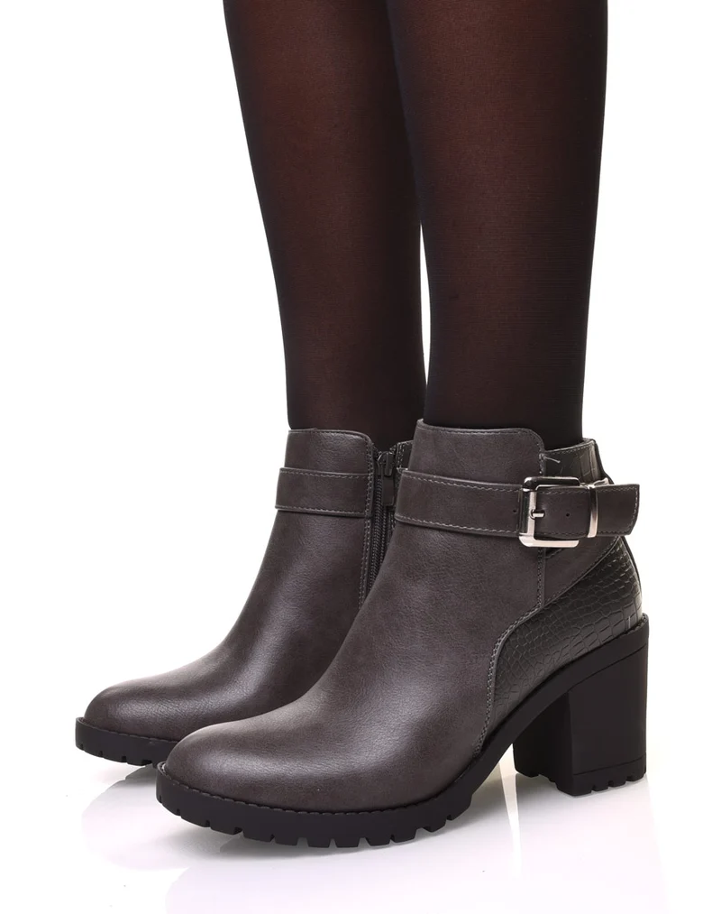 Bottines grises à talon et détails croco
