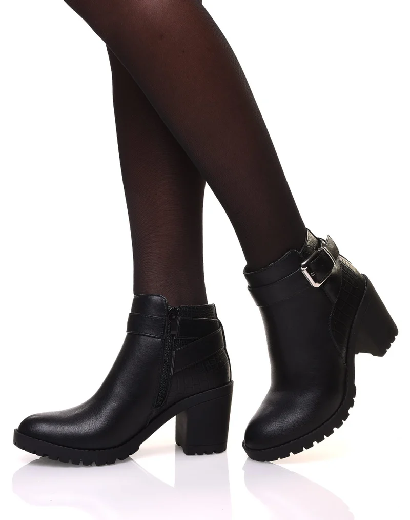 Bottines noires à talon et détails croco