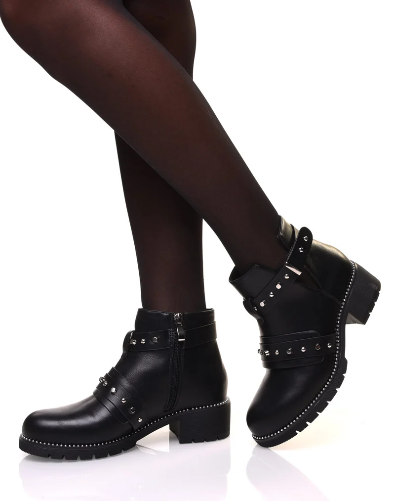 Bottines noires à lanières cloutées