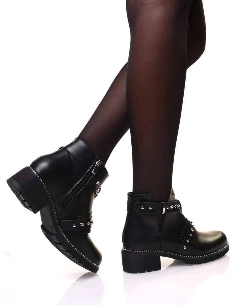 Bottines noires à lanières cloutées