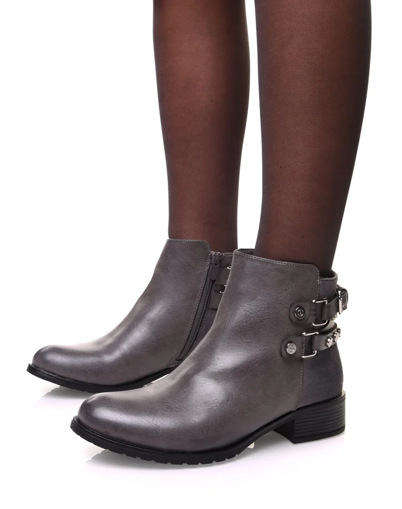 Bottines grises bi matières à sangle cloutée