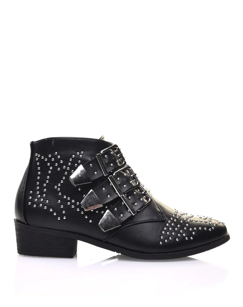 Bottines plates noires entièrement cloutées