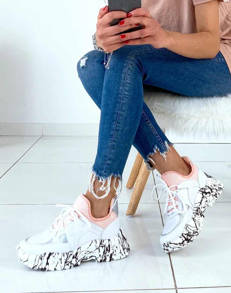 Baskets white-pink avec détails taches peinture sur la semelle