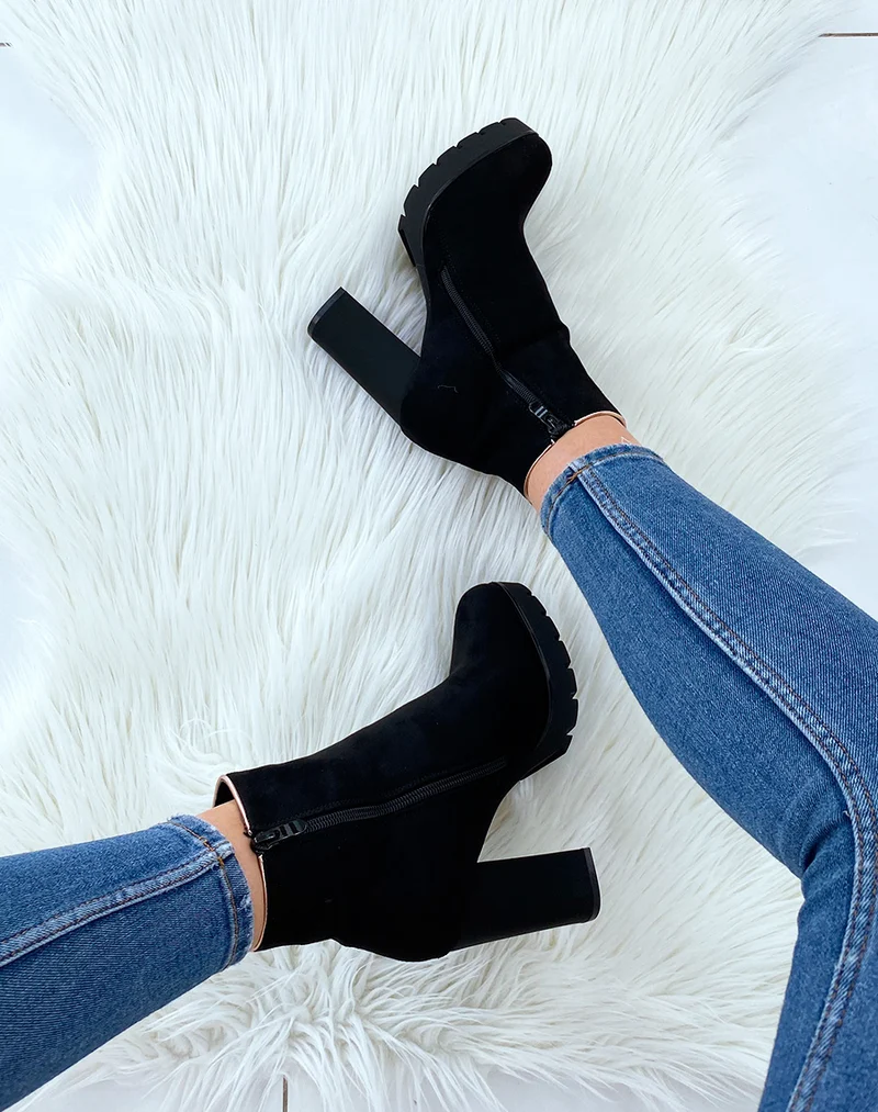 Bottines en suédine noires à talons