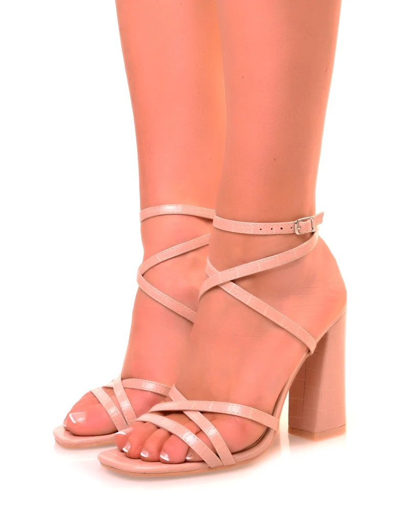 Sandales roses nude effet croco à multiples lanières entrecroisées