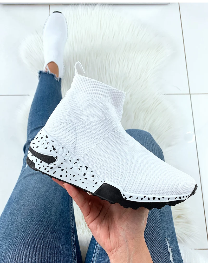 Baskets blanches en forme de chaussettes à semelles fantaisies