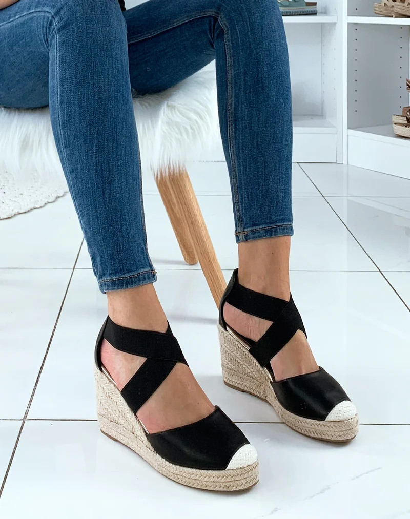 Espadrilles noires à talons compensés et à lanières croisées