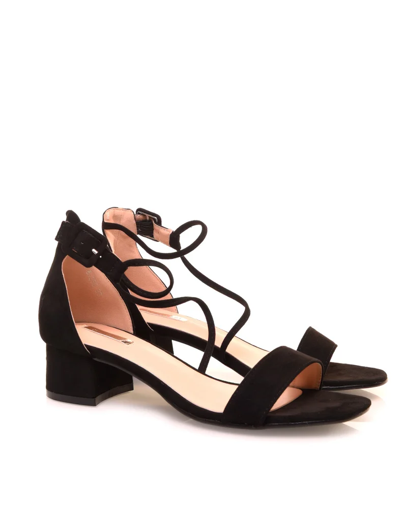 Sandales noires à talons et à lanières entrecroisées