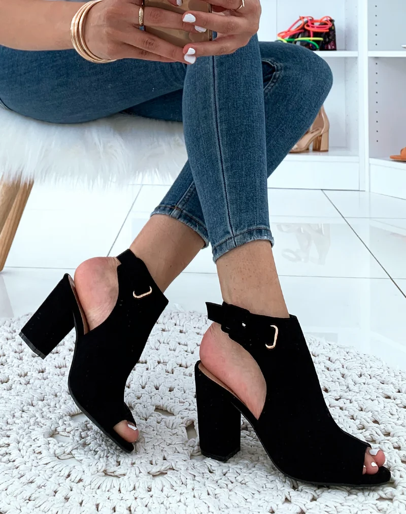 Sandales fermées à talons noires en suédine