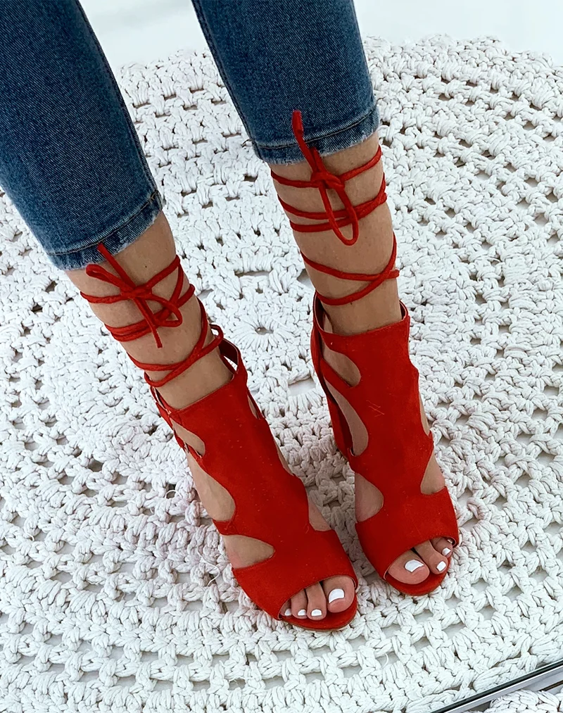 Sandales à talons rouges en suédine