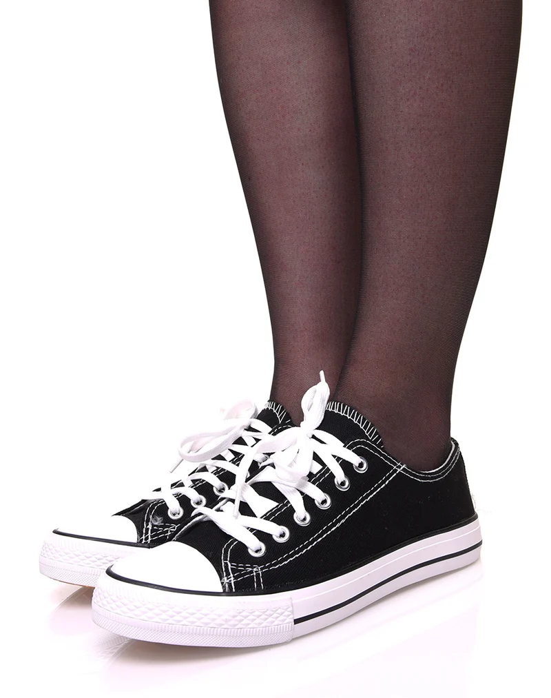 Baskets en toile noires à lacets blancs et liserés noirs
