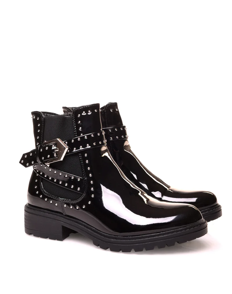 Bottines vernis noires à sangles cloutées