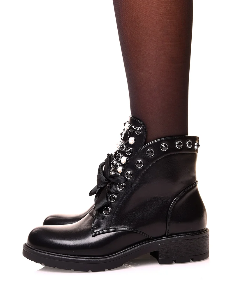 Boots noire à lacet épais à perles