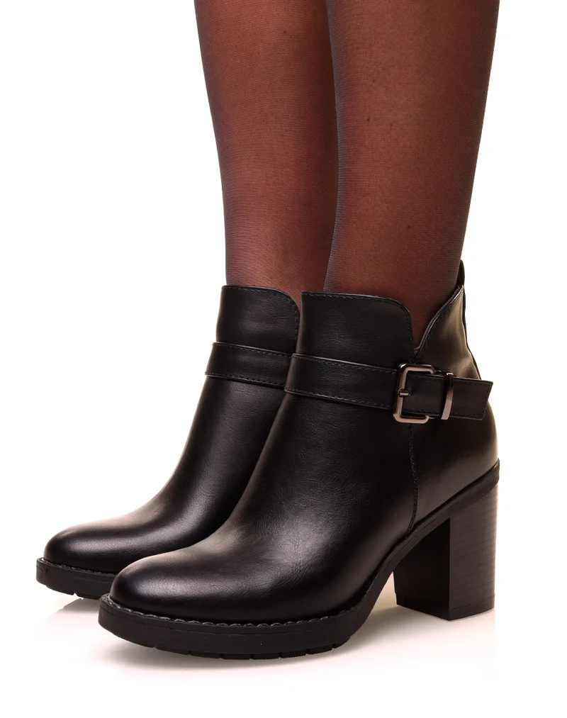 Bottines noires à talons carrés et à sangle