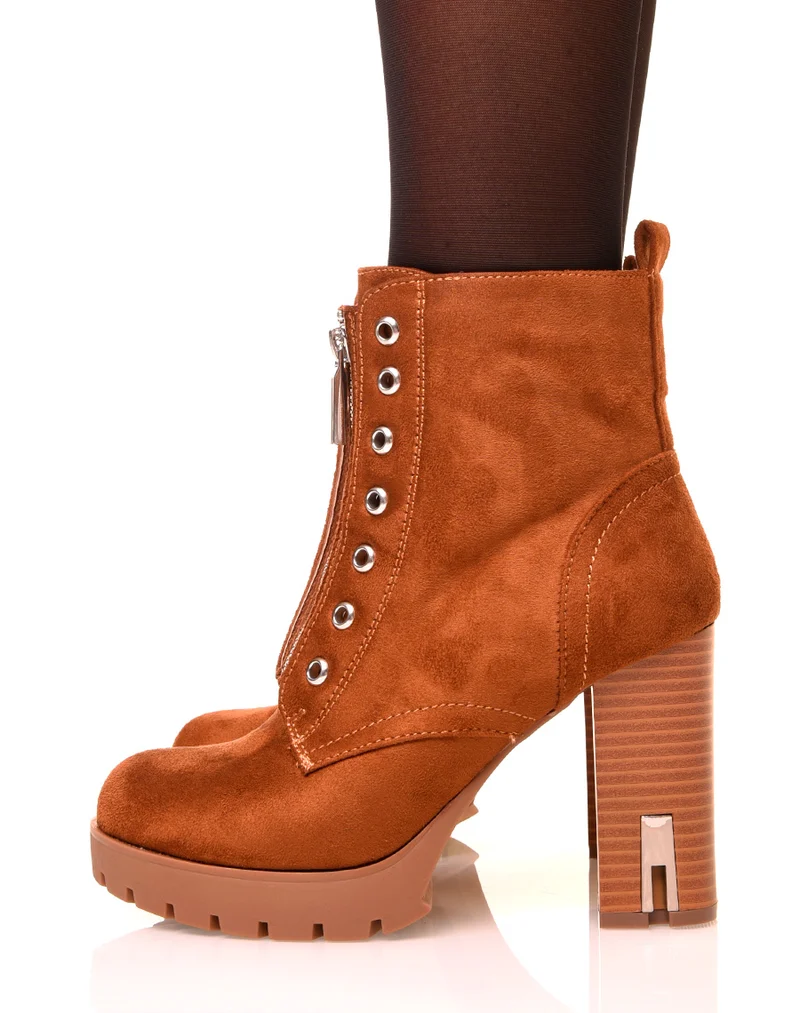 Bottines en suédine camelles à talons hauts