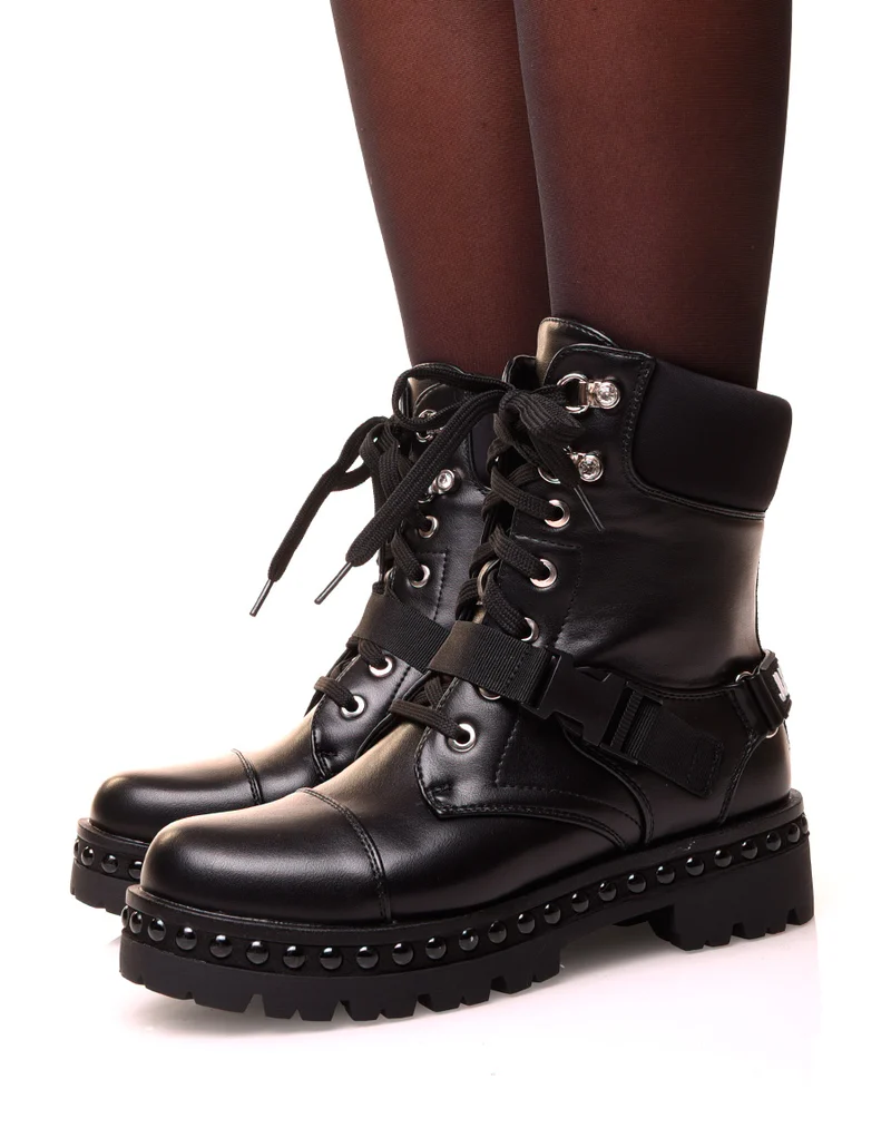 Bottines montante noire à lacets et lanière