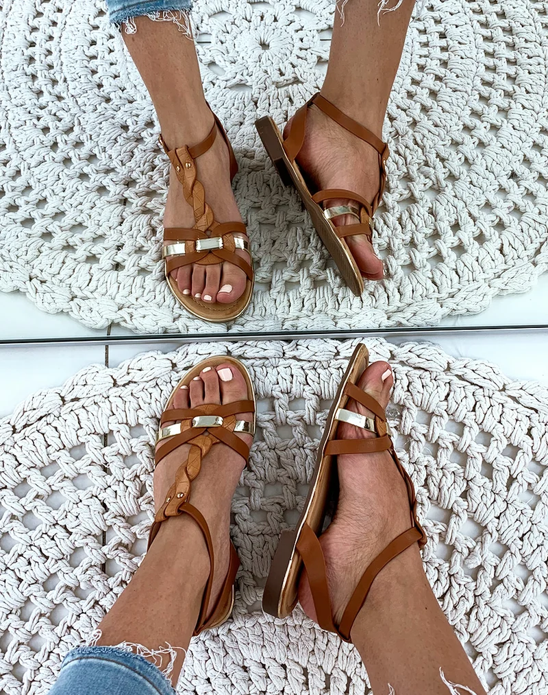 Nu-pied camel à multiples brides