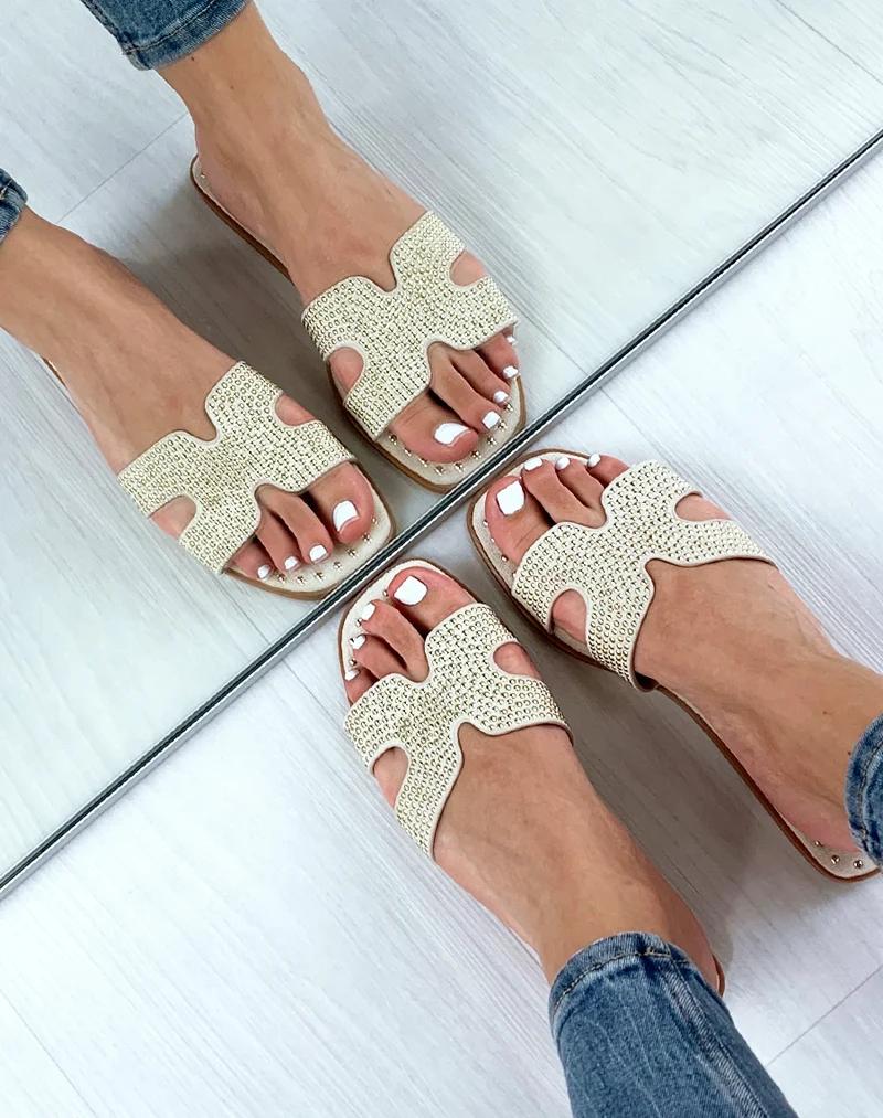 Mules beiges cloutées