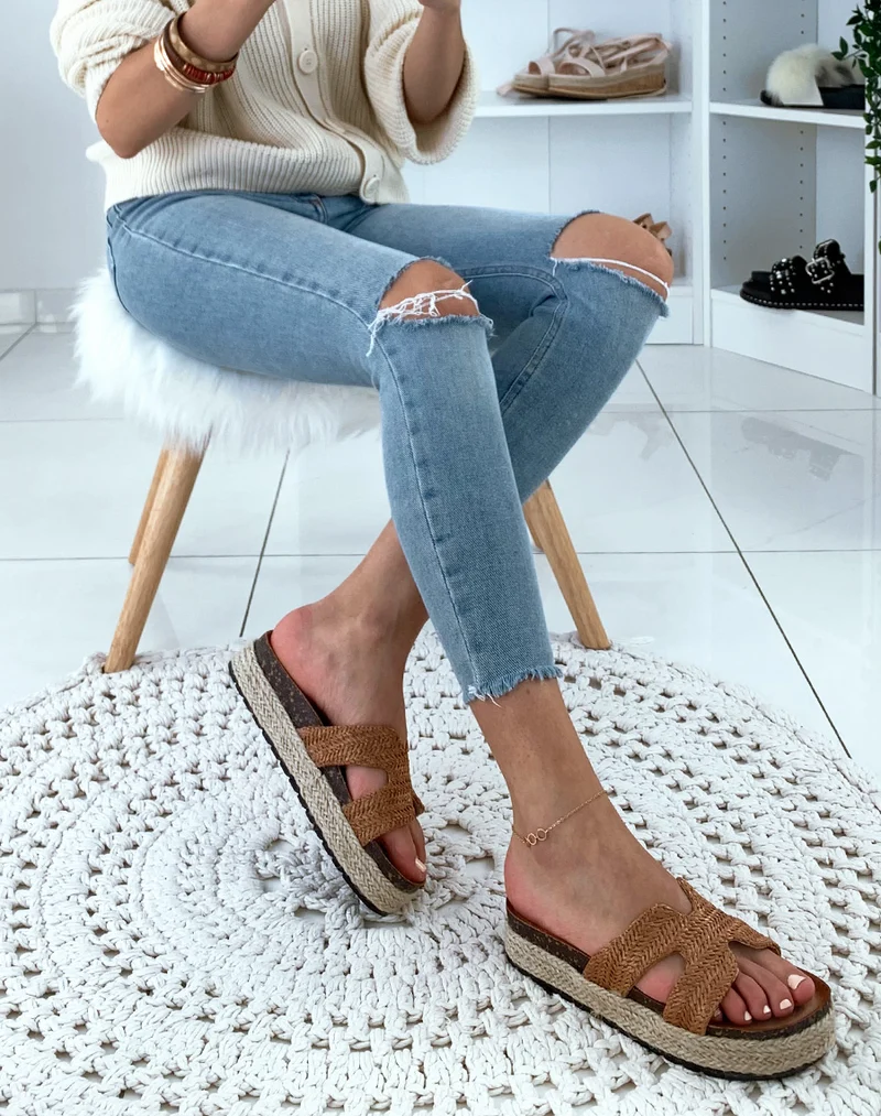 Mules camel en raphia tressé