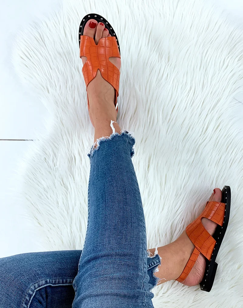 Nu-pied orange imprimé serpent à semelle cloutée