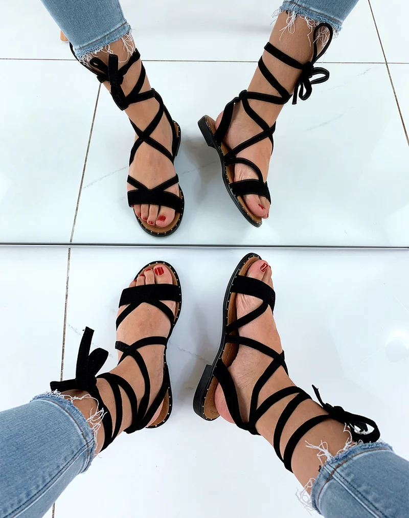 Nu-pieds en suédine noirs à lacets entrecroisés