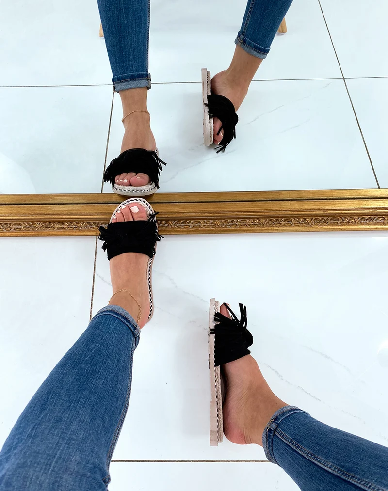 Mules noires style espadrilles à franges
