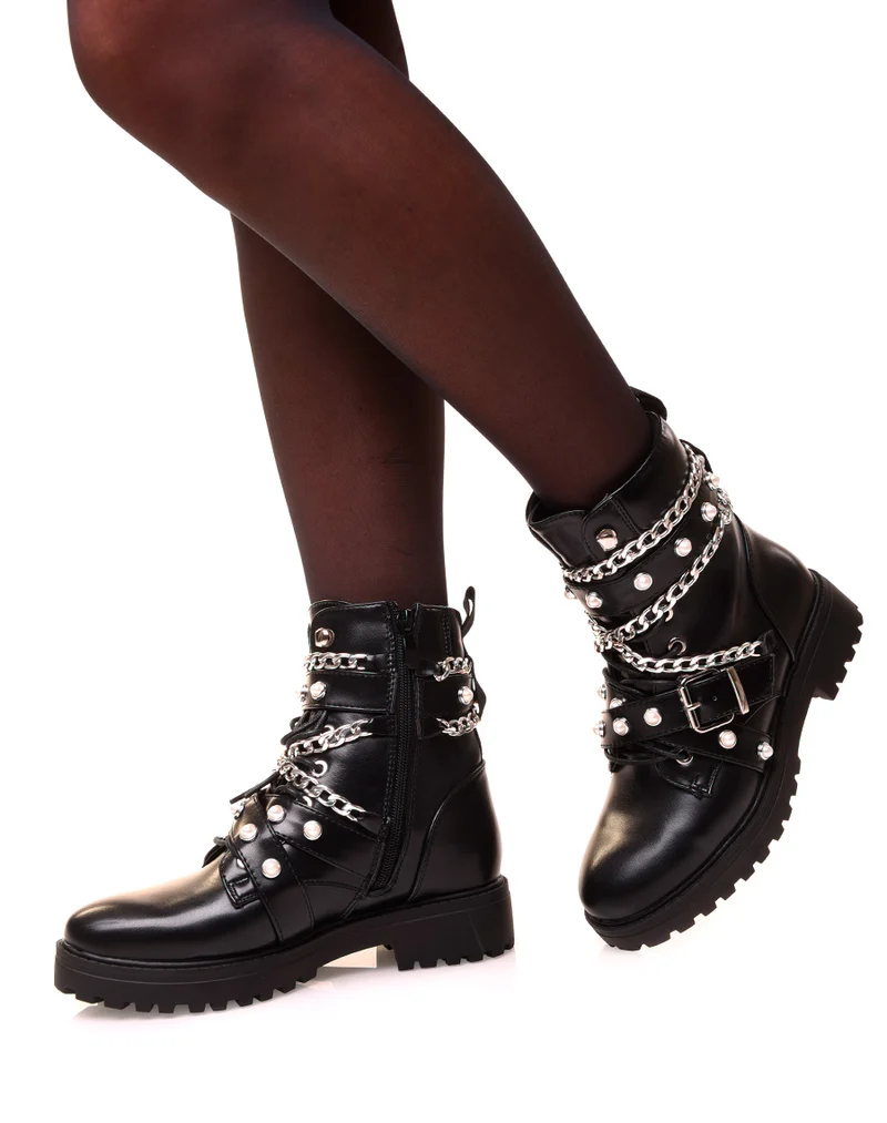 Bottines noires à multiples sangles perlés et chaines