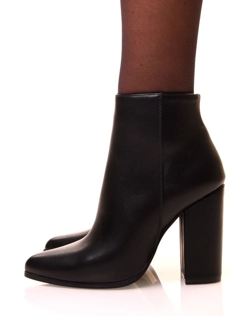 Bottines noires à talons carrés et à bouts pointus