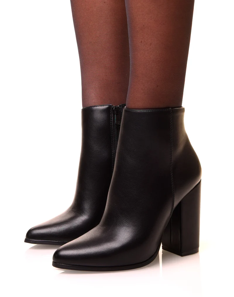 Bottines noires à talons carrés et à bouts pointus