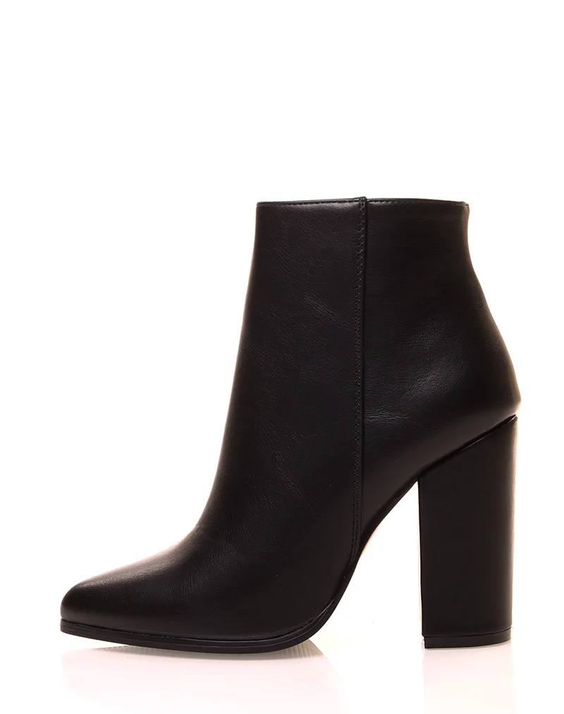 Bottines noires à talons carrés et à bouts pointus