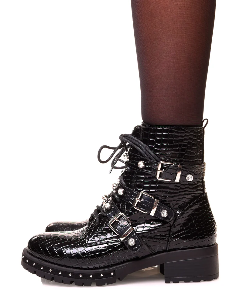 Bottines montante vernies noires à multiples sangles effet croco vernis