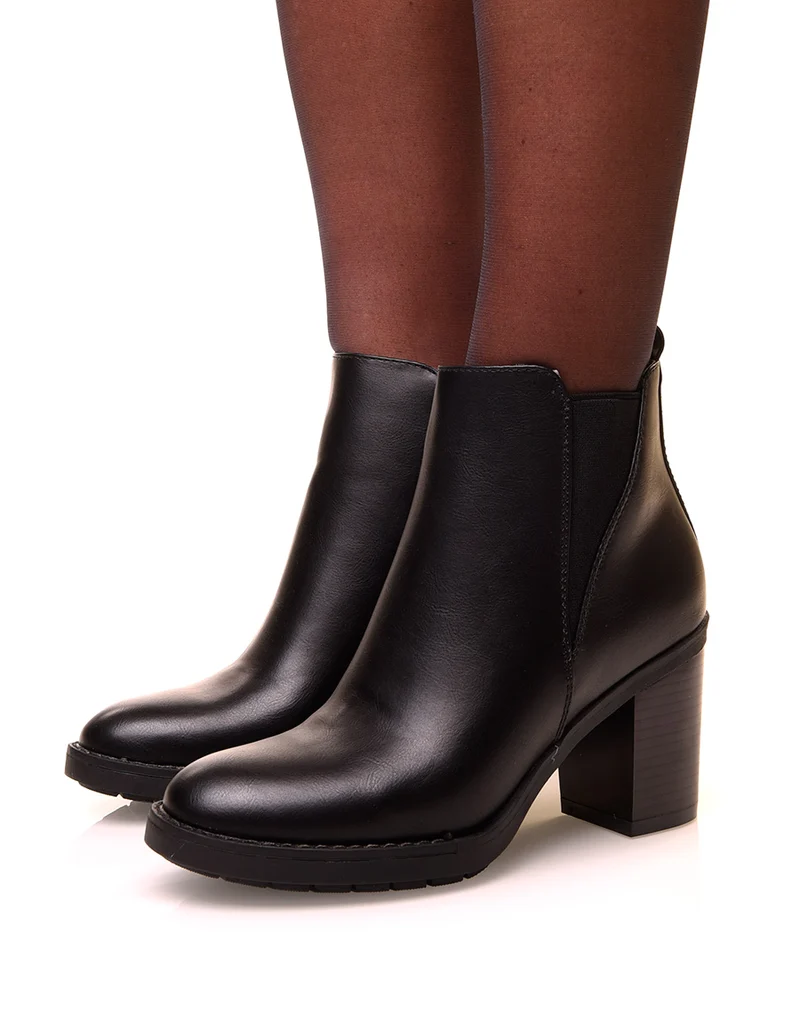 Bottines noires à talons carrés