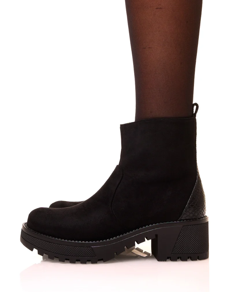 Bottines noires en suédine à talon épais