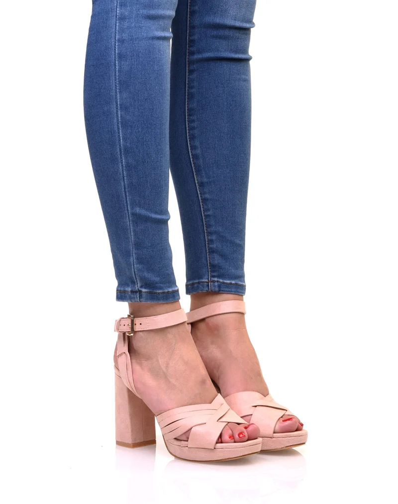 Sandales roses en suédines à talons épais