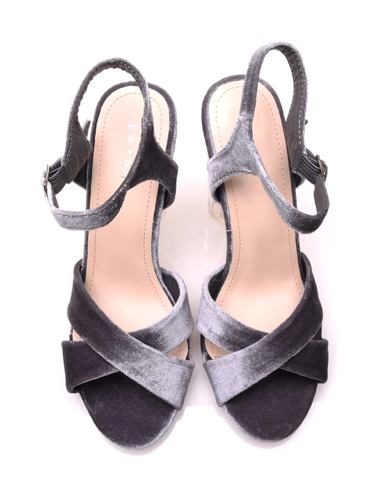 Sandales grises en velours à talons transparents