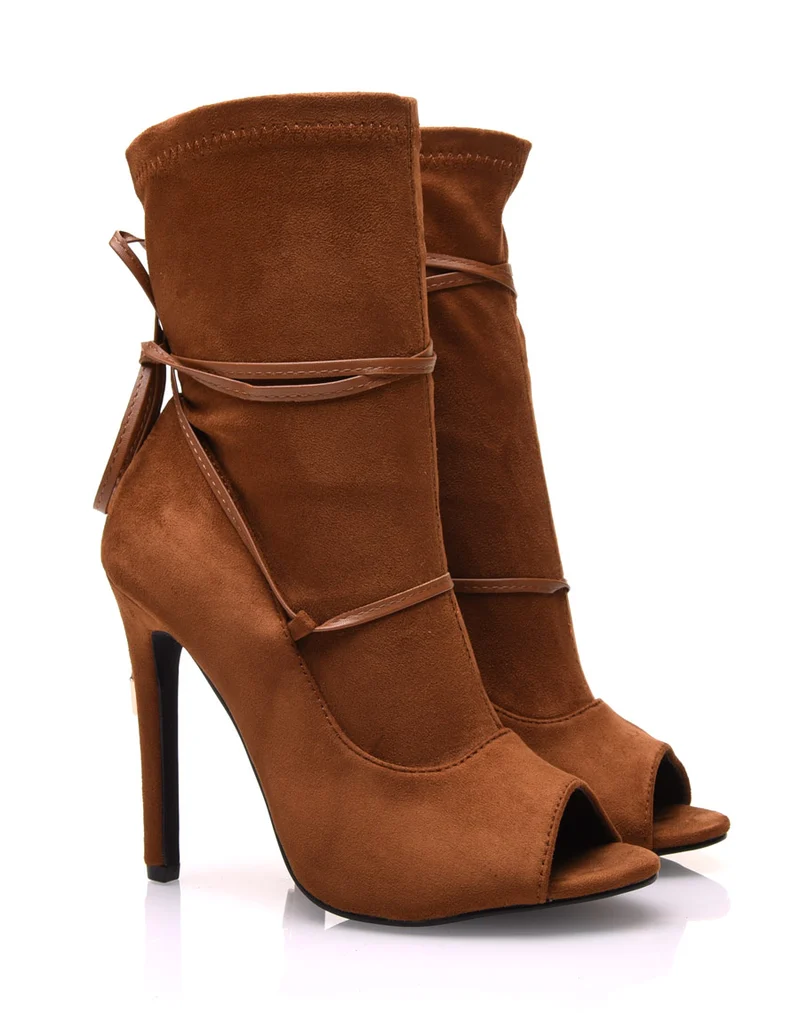 Bottines camel à talons aiguilles