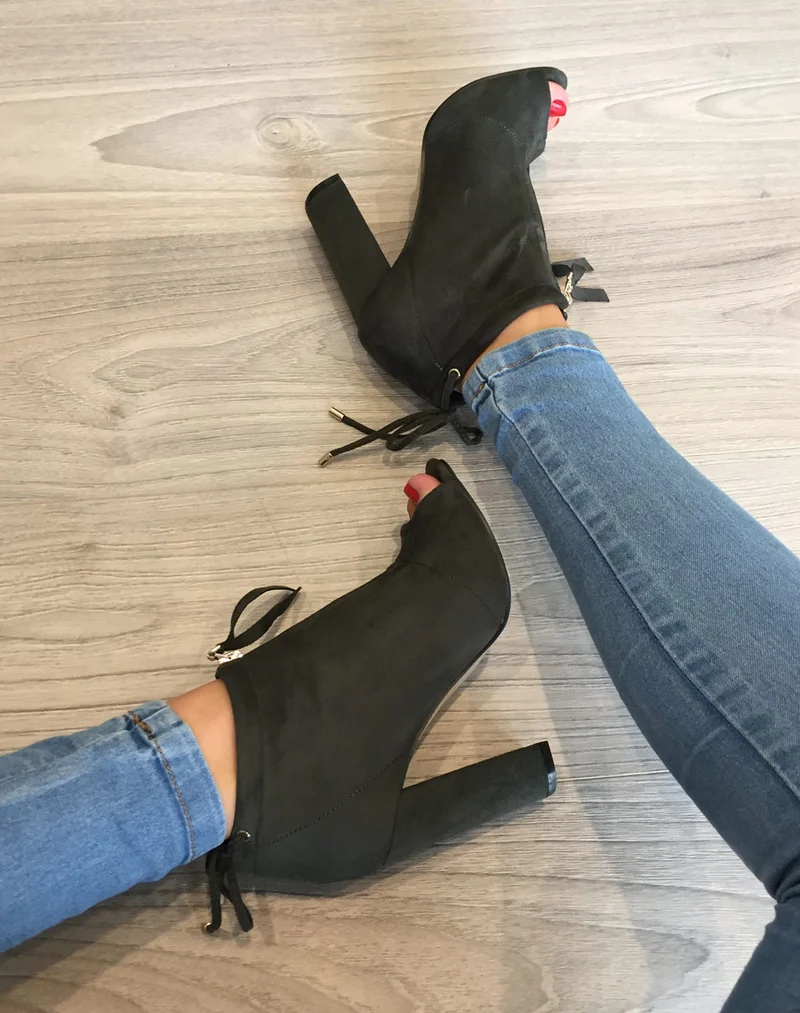 Sandales kaki à talons en suédine