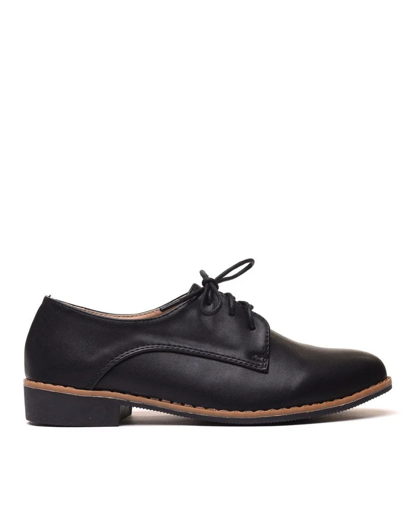 Derbies noires foncées à lacets