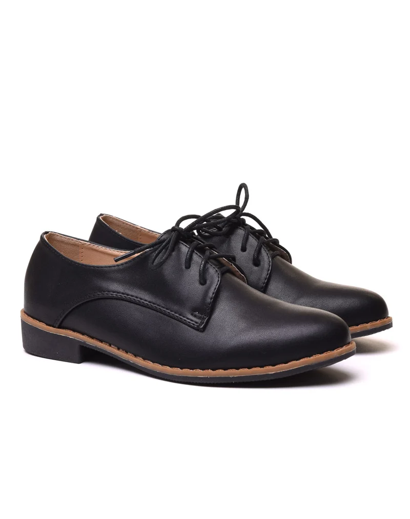 Derbies noires foncées à lacets