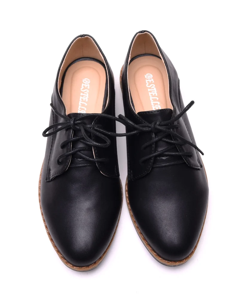 Derbies noires foncées à lacets