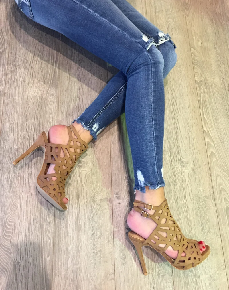 Sandales camel à talons