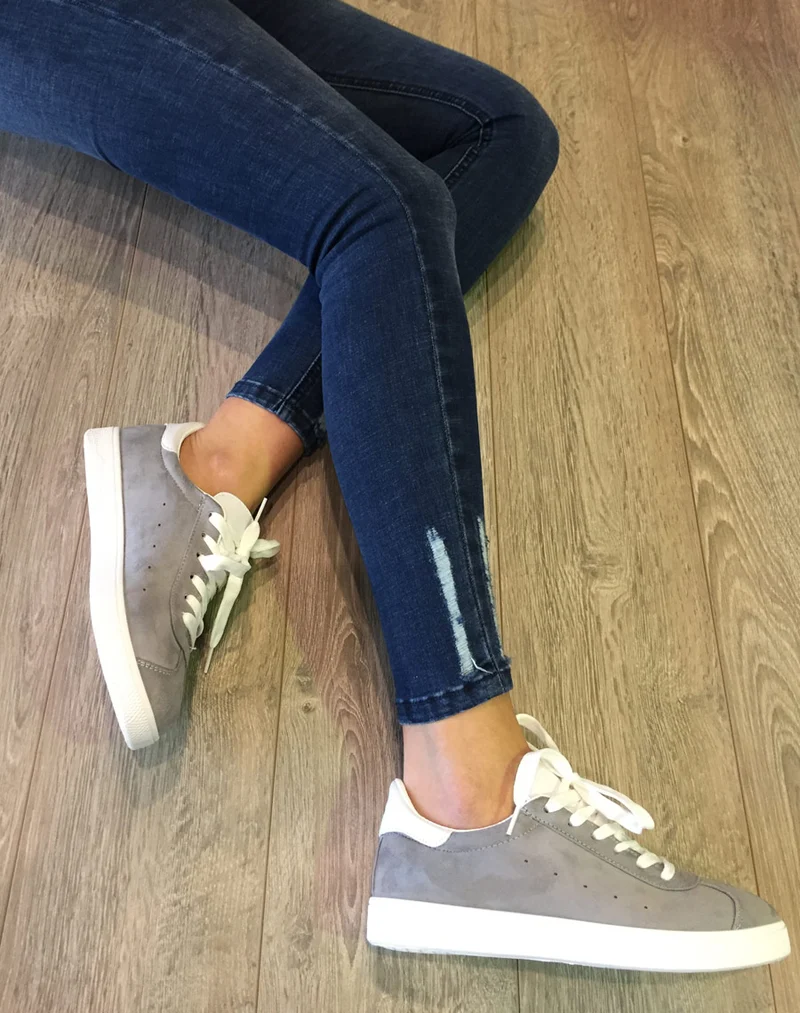 Sneakers en suédine grises