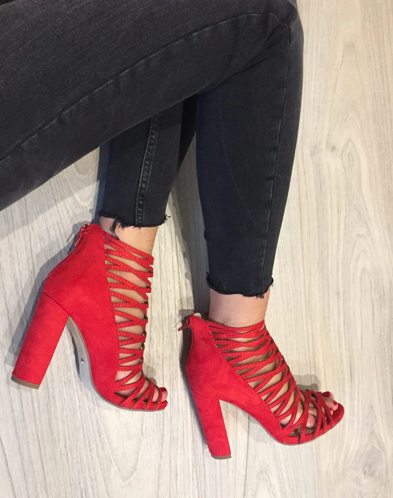 Sandales rouges à talons & multiples lanières croisées