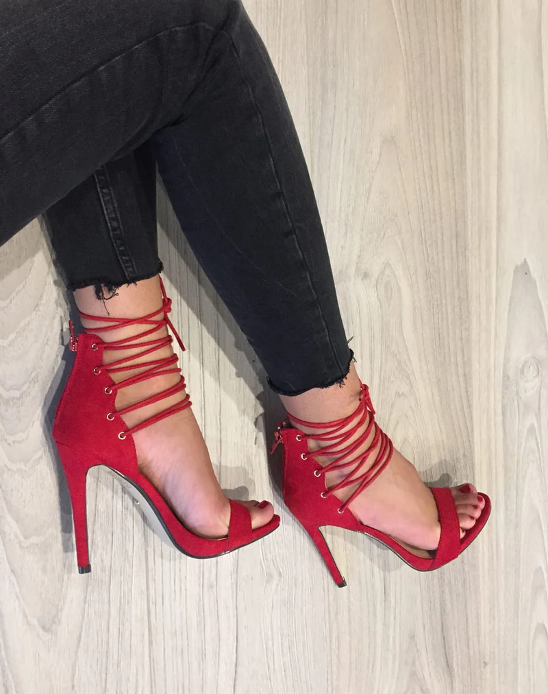 Escarpins rouges lacets
