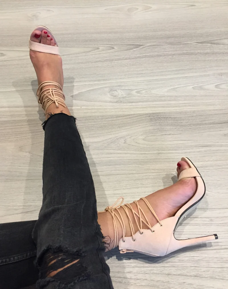 Escarpins beiges lacets