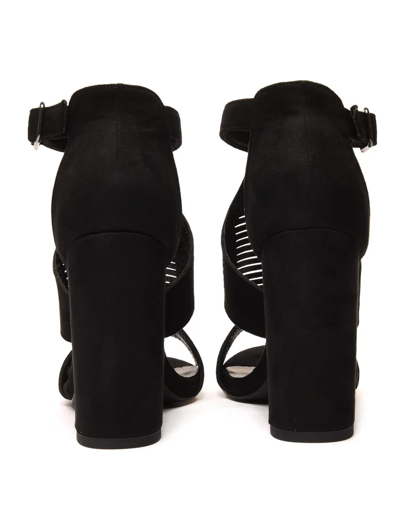 Sandales noires en suédine à gros talons