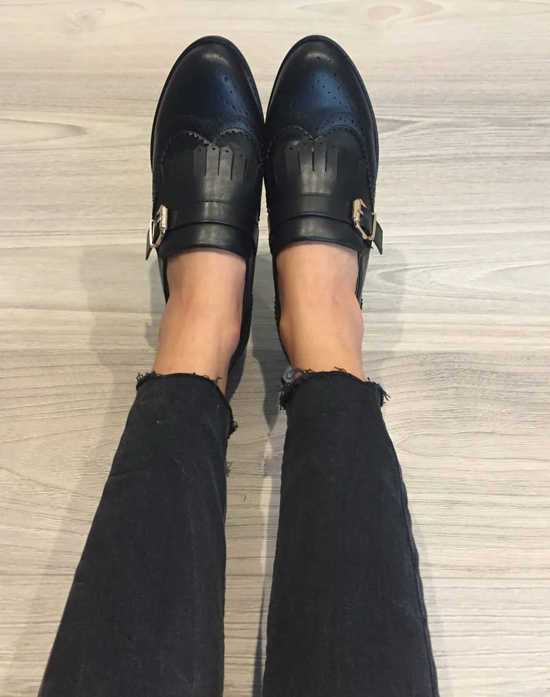 Derbies noires à sangle et franges